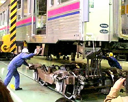 �ԑ̂����ォ��~��Ă��܂�