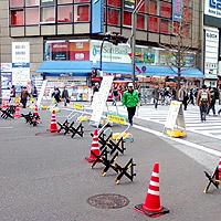 ���H�̒[�͌����Ԑ�