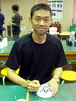 ���R�H�[�ɂăK���X�ɃT���h�u���X�g�̊G�t������