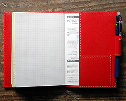 ���\���ɃJ�[�h�|�P�b�g�ƃy���z���_�[