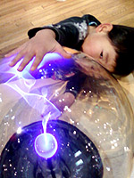 ��̂Ђ�ɓd�C���W�܂�K���X��