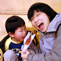 ���̏�ŐH�ׂ��܂�